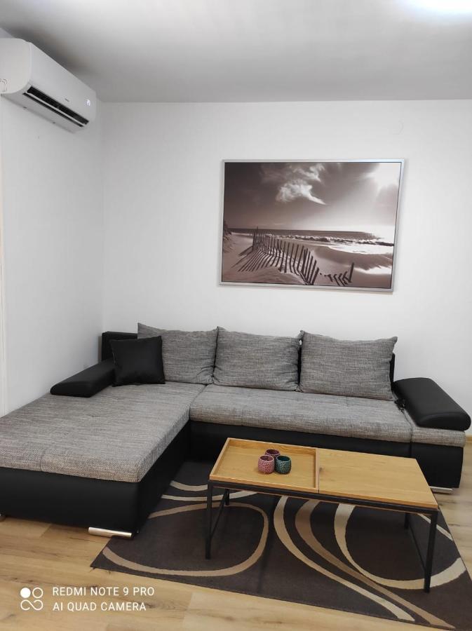 Apartman Branimir Novalja Exterior foto