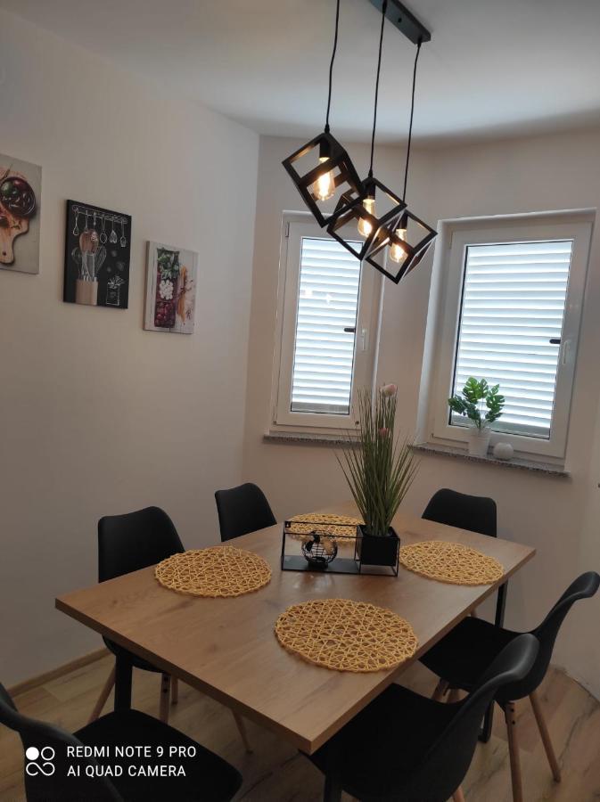 Apartman Branimir Novalja Exterior foto